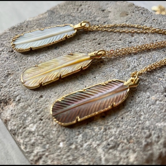 Carved Shell Feather Pendant Necklace - Picture 4 of 6